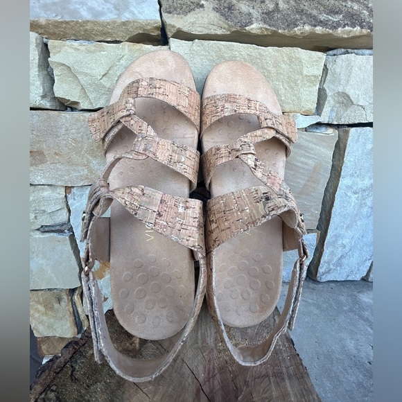 Vionic Paros orthotic cork sandals w/3 adjustable velcro straps Sz-11. M - Picture 5 of 10